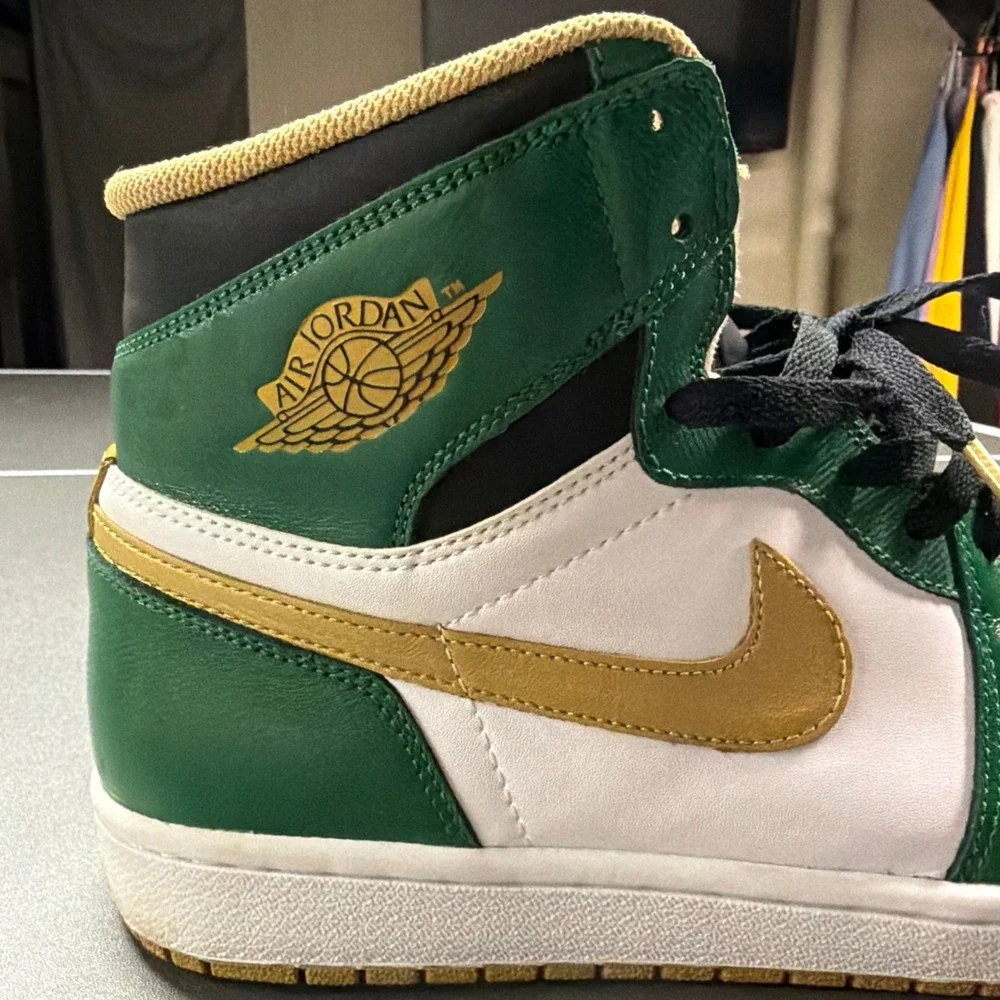 Nike Air Jordan 1 Retro High OG Celtics Sneakers 555088-315 Sz 12.5
